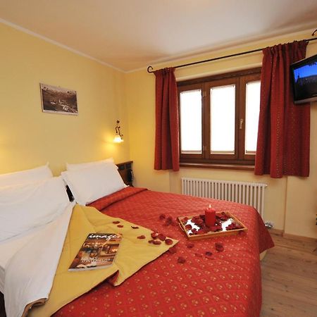 Hotel Le Petit Abri Champoluc Quarto foto