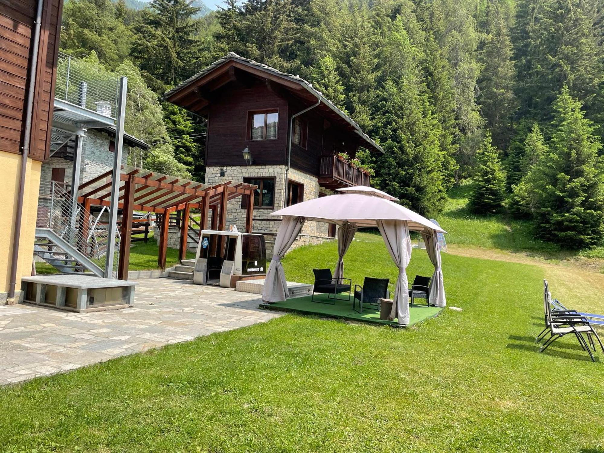 Hotel Le Petit Abri Champoluc Exterior foto